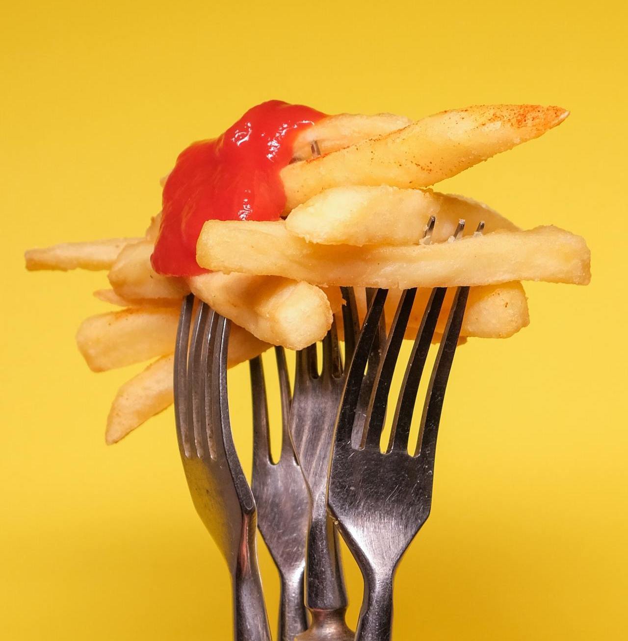 bright image of chips and ketchup